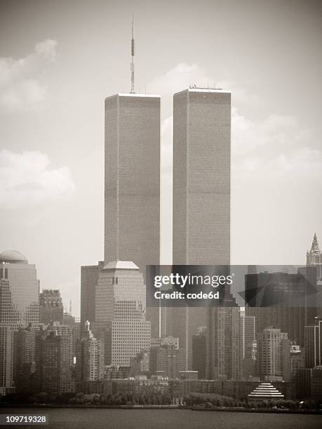 wort trade center, new york city, 2001, sepia - war on terror stock-fotos und bilder