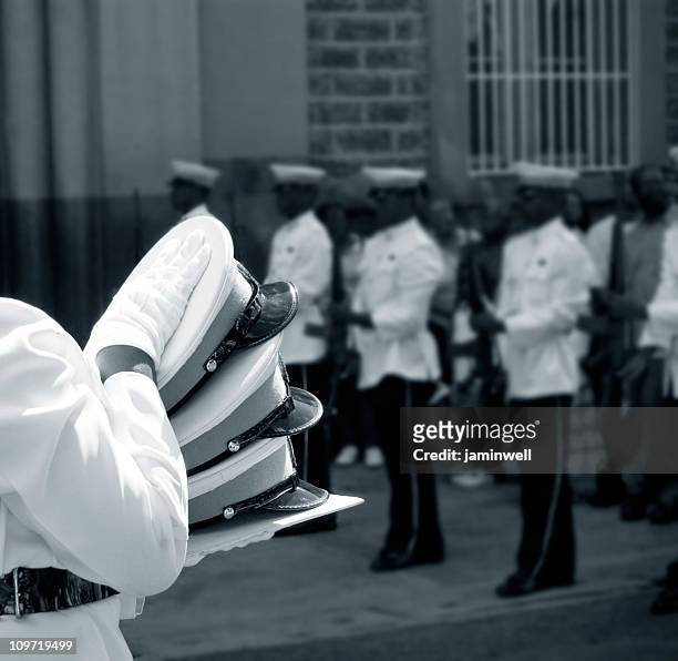 police militaire officiel de cérémonie funéraire - veillée commémorative photos et images de collection