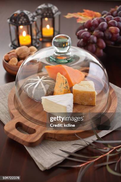 cheese - koepel stockfoto's en -beelden