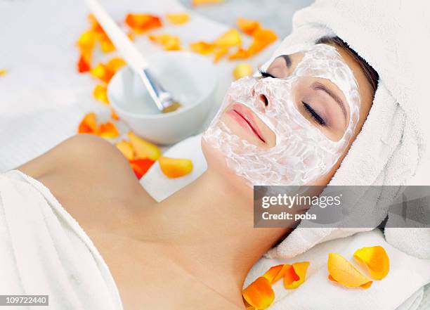 beauty mask - schoonheidsspecialist natuur stockfoto's en -beelden