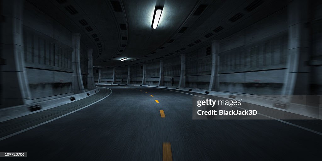 Curva da estrada de túnel