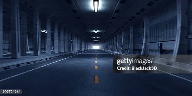 túnel de carretera - túnel de carretera fotografías e imágenes de stock