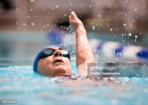 年配の女性の - backstroke ストックフォトと画像