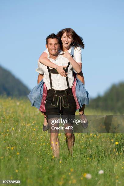 traditionelle tracht, sommer lieben - traditionelle kleidung stock-fotos und bilder