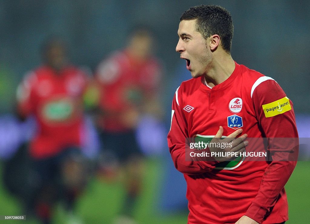 Lille's belgian midfielder Eden Hazard r