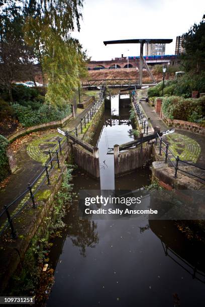 canal lock - kanaalsluis stockfoto's en -beelden