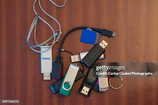 high angle view of usb stick and memory card on table - usb cable stock pictures, royalty-free photos & images