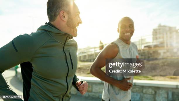 laten we die doelstellingen - runner man stockfoto's en -beelden