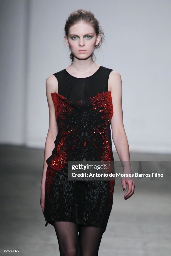 Felipe Oliveira Baptista: Runway - Paris Fashion Week Fall/Winter 2012