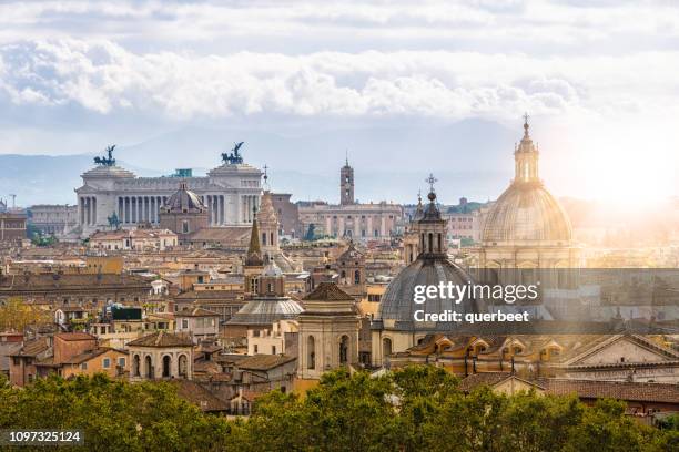 skyline van rome - rome - italy stockfoto's en -beelden