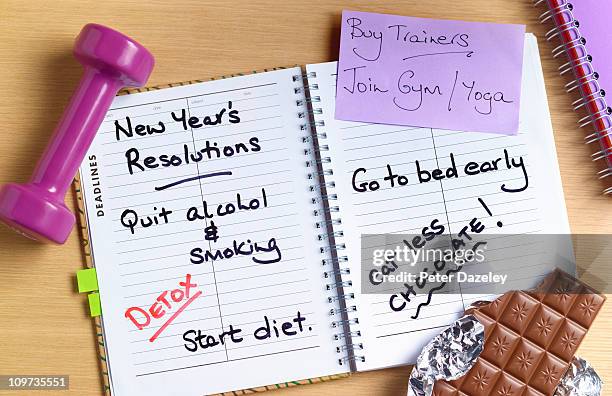 healthy new years resolutions diary - goede voornemens stockfoto's en -beelden