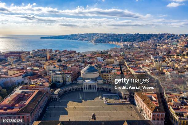 vista aérea de nápoles, italia - napoli fotografías e imágenes de stock