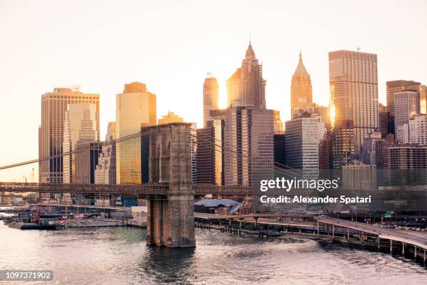 manhattan downtown and brooklyn bridge, new york, usa - ブルックリン橋 ストックフォトと画像