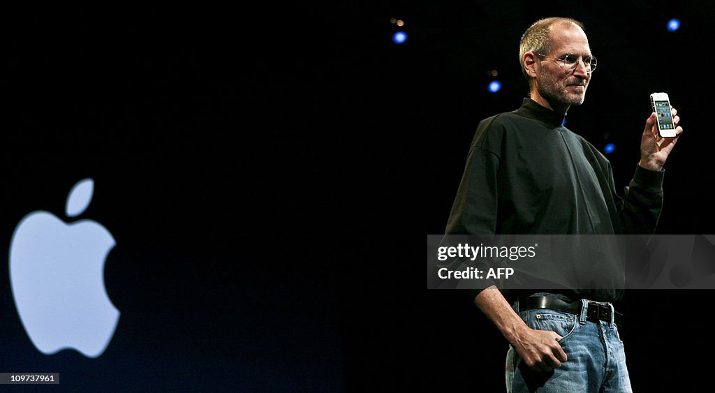Apple chief executive Steve Jobs introdu