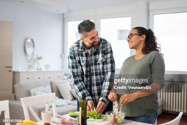 赤ちゃんのための健康食品 - middle aged couple cooking ストックフォトと画像