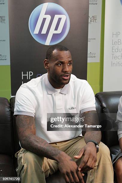 Labron Using A Computer Teen Male At Computer Photos and Premium High Res Pictures - Getty Images
