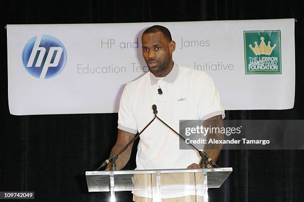 Labron Using A Computer Teen Male At Computer Photos and Premium High Res Pictures - Getty Images