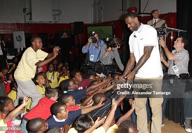 Labron Using A Computer Teen Male At Computer Photos and Premium High Res Pictures - Getty Images