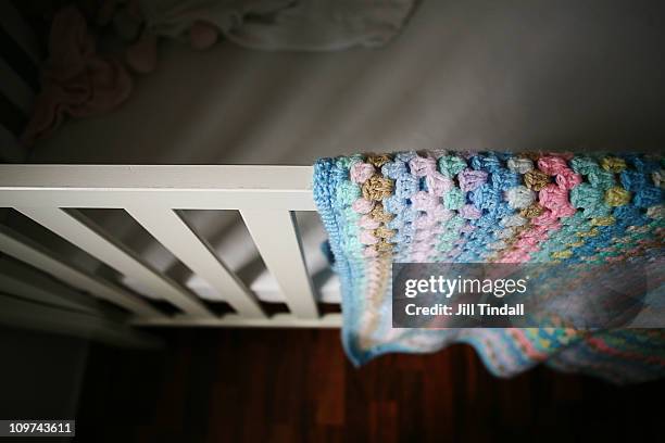 shadows on baby's cot - empty crib foto e immagini stock