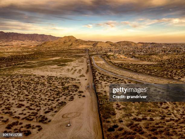 the united states mexico international border wall between sunland park new mexico and puerto anapra, chihuahua mexico - mexico desert stock pictures, royalty-free photos & images