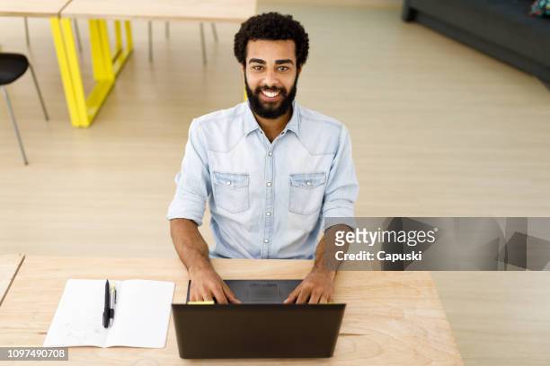 black man working on laptop high angle view - pardo brazilian stock pictures, royalty-free photos & images