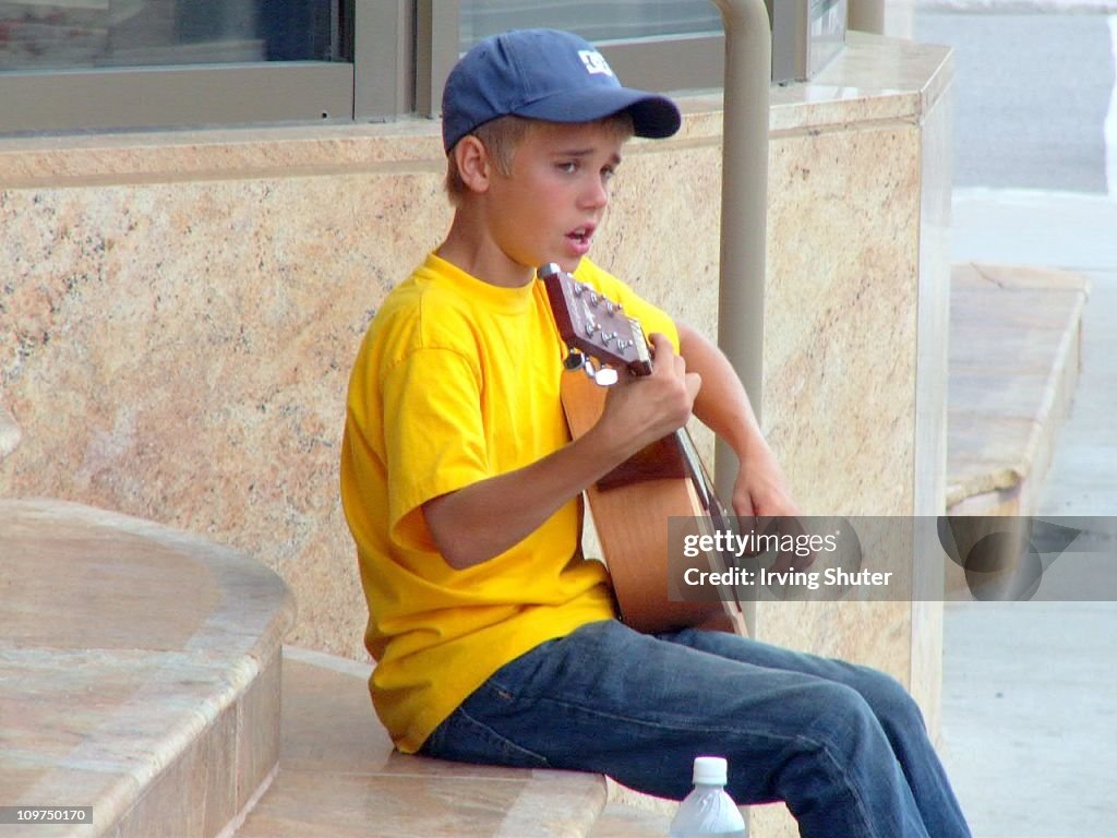 Justin Bieber Performs