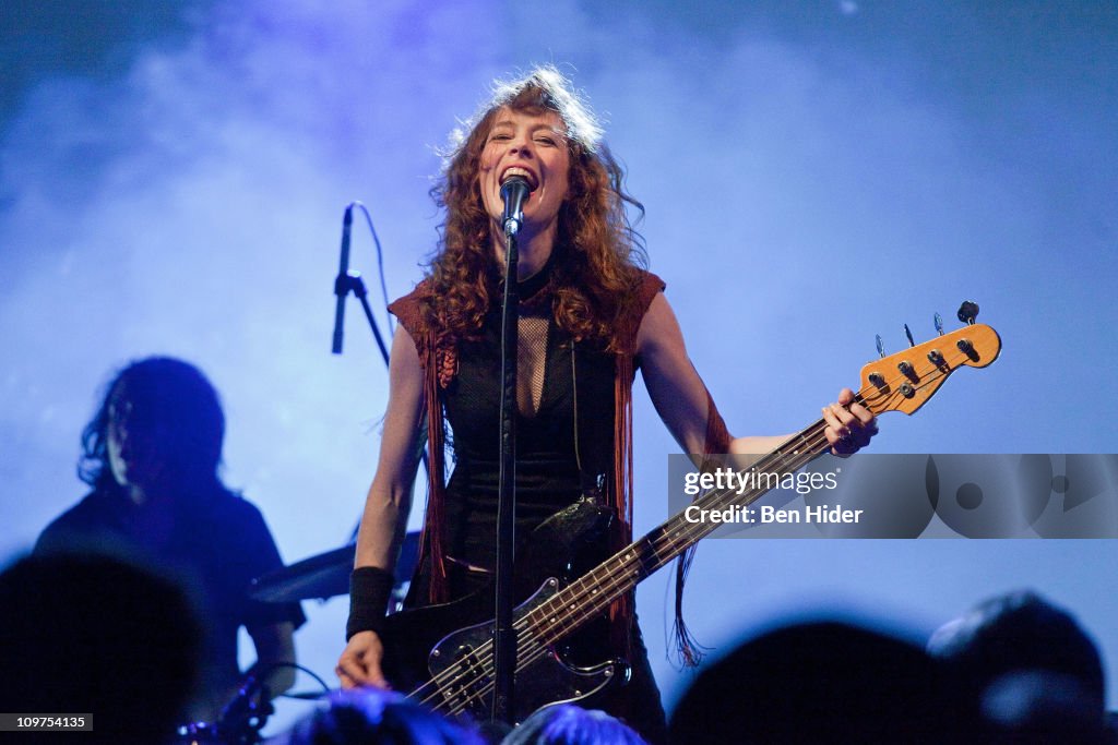 Melissa Auf Der Maur In Concert