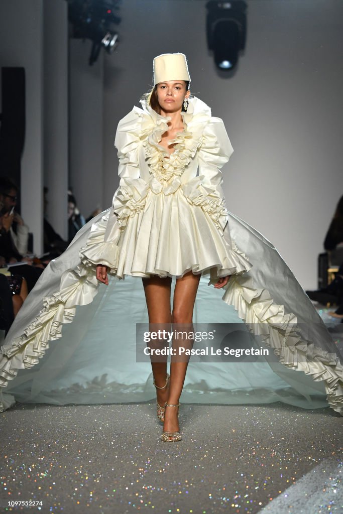 Giambattista Valli : Runway - Paris Fashion Week - Haute Couture Spring Summer 2019