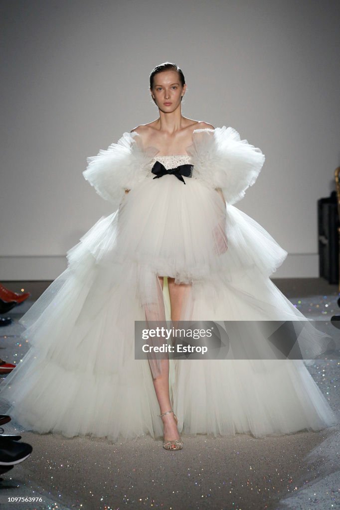Giambattista Valli : Runway - Paris Fashion Week - Haute Couture Spring Summer 2019
