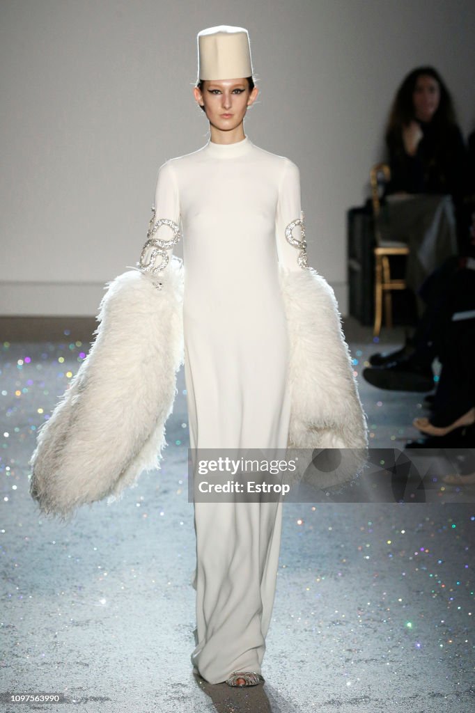 Giambattista Valli : Runway - Paris Fashion Week - Haute Couture Spring Summer 2019
