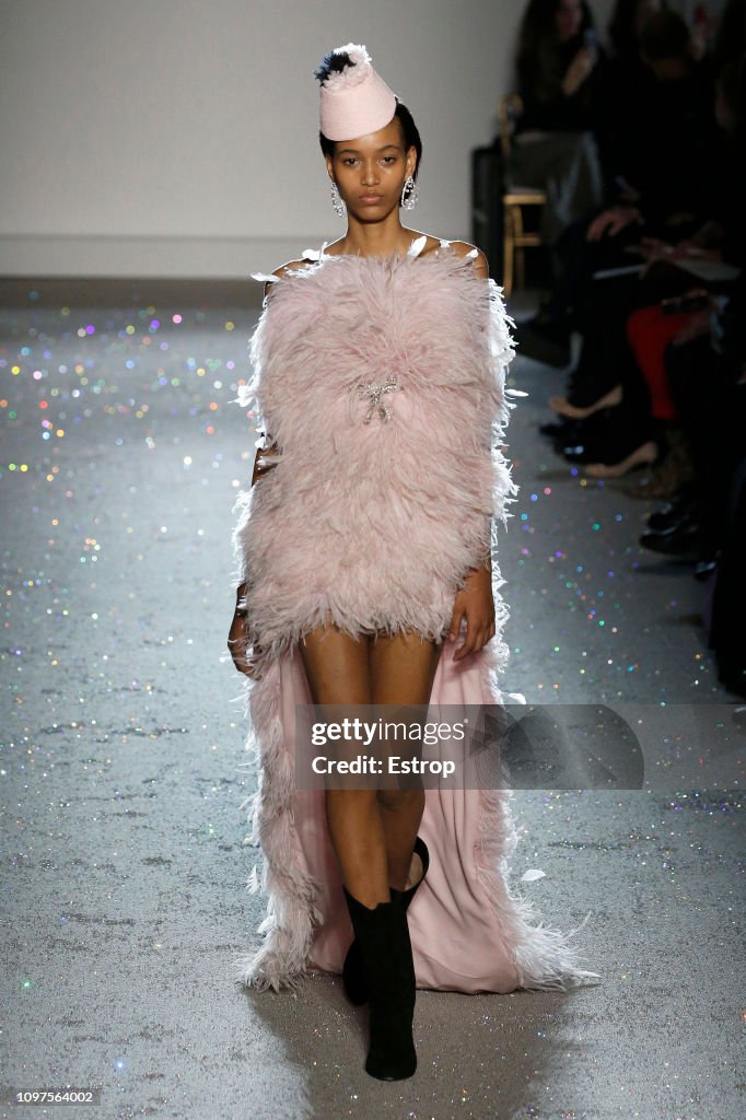 Giambattista Valli : Runway - Paris Fashion Week - Haute Couture Spring Summer 2019