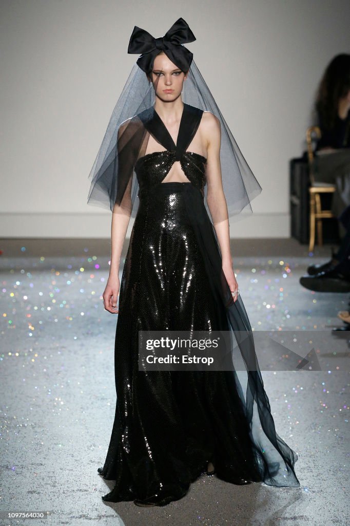 Giambattista Valli : Runway - Paris Fashion Week - Haute Couture Spring Summer 2019