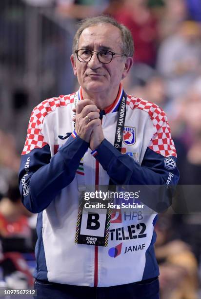 Head coach Lino Cervar of Croatia reacts during the 26th IHF Men's World Championship group 1 match between Croatia and Germany at Lanxess Arena on...