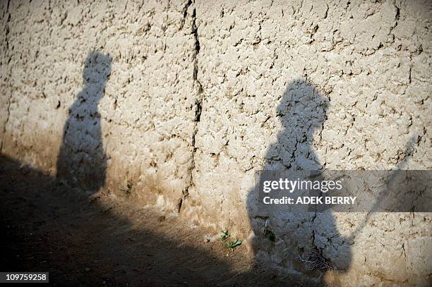 Army Line Shadow 4,949 Soldier In Shadow Stock Photos, High-Res Pictures, and Images ...