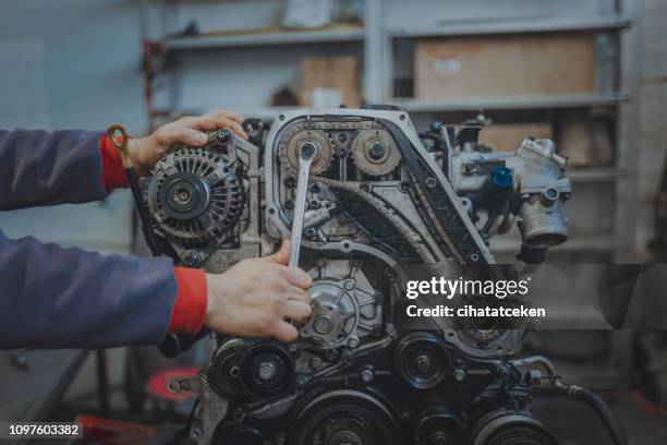 riparazione motore auto - tubo a vuoto foto e immagini stock