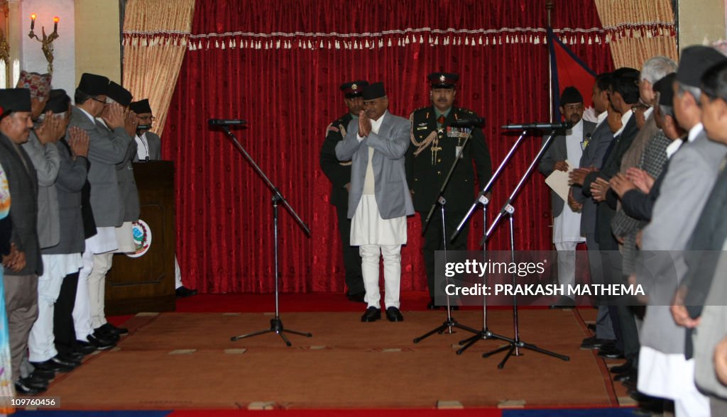 Nepalese President Ram Baran Yadav (C) g