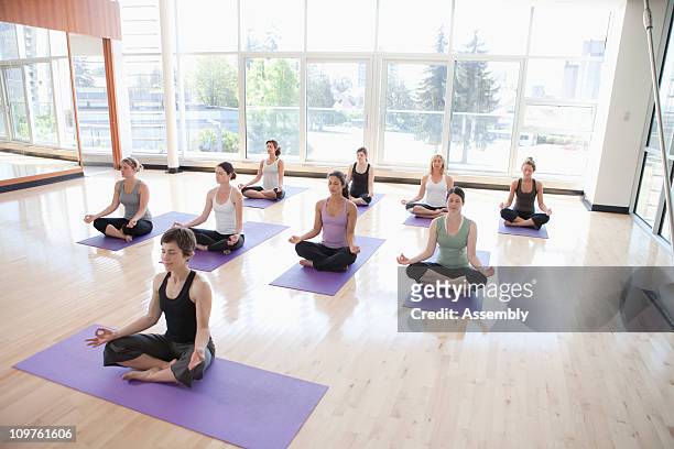 yoga class being led by instructor - child yoga elevated view stock pictures, royalty-free photos & images