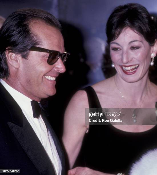 Actor Jack Nicholson and Anjelica Huston attend Tribute Gala Honoring Jack Nicholson on March 3, 1983 at the Beverly Hilton Hotel in Beverly Hills,...