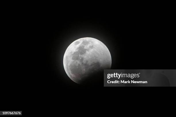 lunar eclipse - eclipse foto e immagini stock