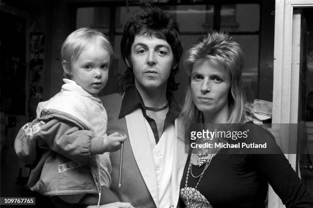 Paul McCartney and Linda McCartney with their daughter Stella McCartney on 23rd November 1973. Photo by Michael Putland/Getty Images)