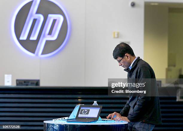 Computer Lobby Laptop Lobby Photos and Premium High Res Pictures - Getty Images