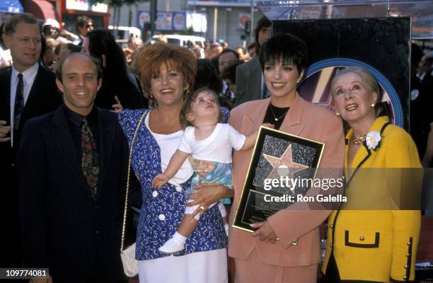 Guest, Lorna Luft, Joey Luft, Liza Minnelli, and Lee Minnelli