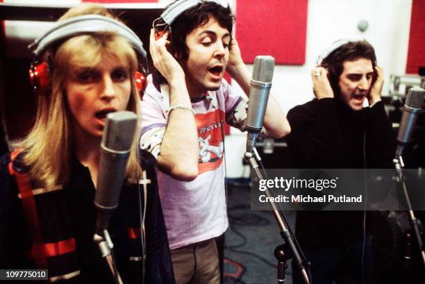 Linda McCartney , Paul McCartney and Denny Laine of Wings recording in London, England on 21st November 1973.