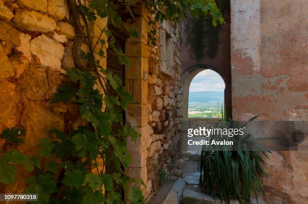 Narrow passage in the village of Roussillon in the Luberon, Provence-Alpes-Cote d Azur region in southern France.
