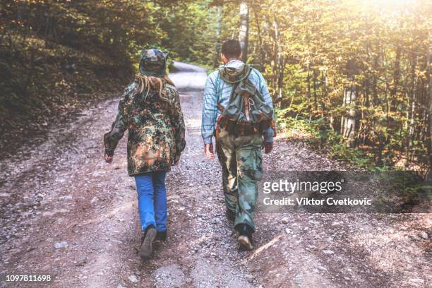 camouflage patrol in the forest - spy hunter stock pictures, royalty-free photos & images