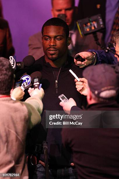 Michael Vick, Philadelphia Eagles QB and winner of the Bert Bell Award for Professional Player of the Year, attends the 74th Annual Maxwell Football...