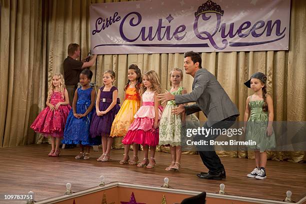 Glitz It Up" - Rocky and CeCe choreograph and mentor young contestants in Chicago's Little Cutie Queen Pageant. Meanwhile, Deuce has to win over his...