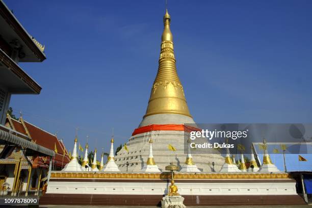 Asia, Thailand, Mae Sot, Wat Chumphon Khiri, golden Stupa, Ministupas