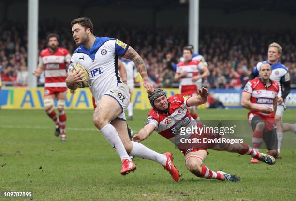 Matt Banahan of Bath breaks clear of Andy Hazell to score a try during the Aviva Premiership match between Gloucester and Bath at Kingsholm Stadium...