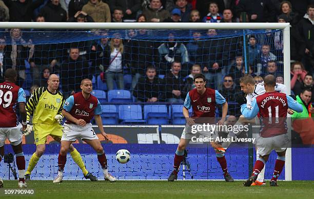 Ivan Klasnic of Bolton Wanderers scores the winning goal during the Barclays Premier League match between Bolton Wanderers and Aston Villa at the...